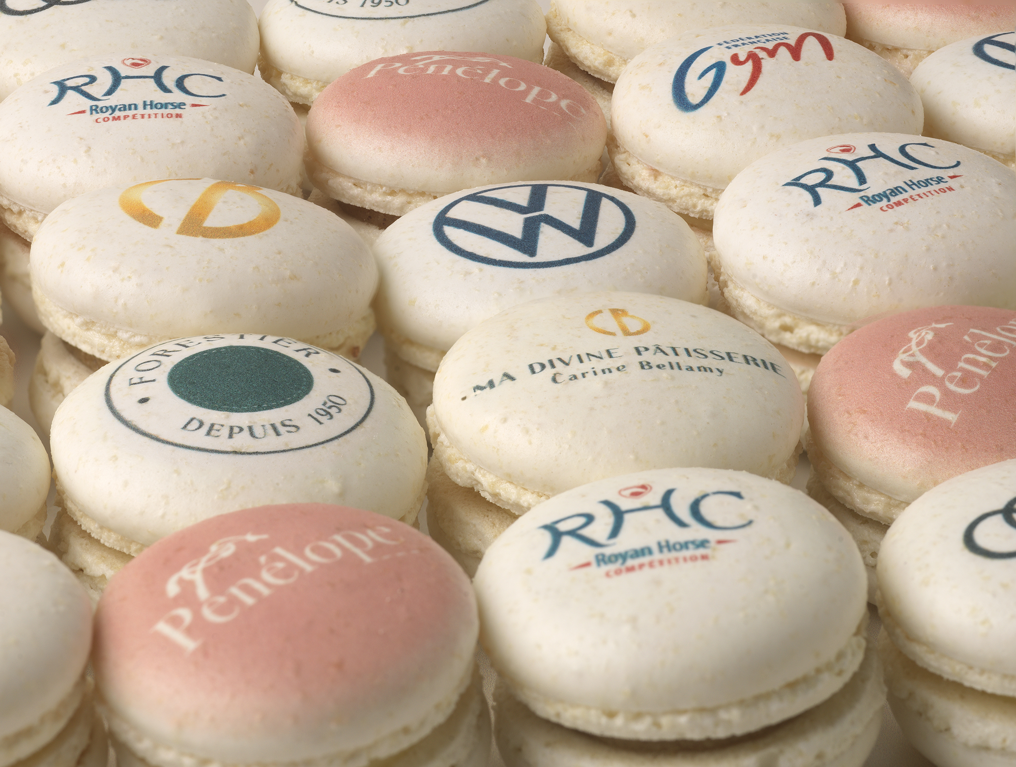Macarons personnalisés avec Logo Audi, VW, Forestier Sellier, FFGym, RHC, Pénélope Store, Carine Bellamy